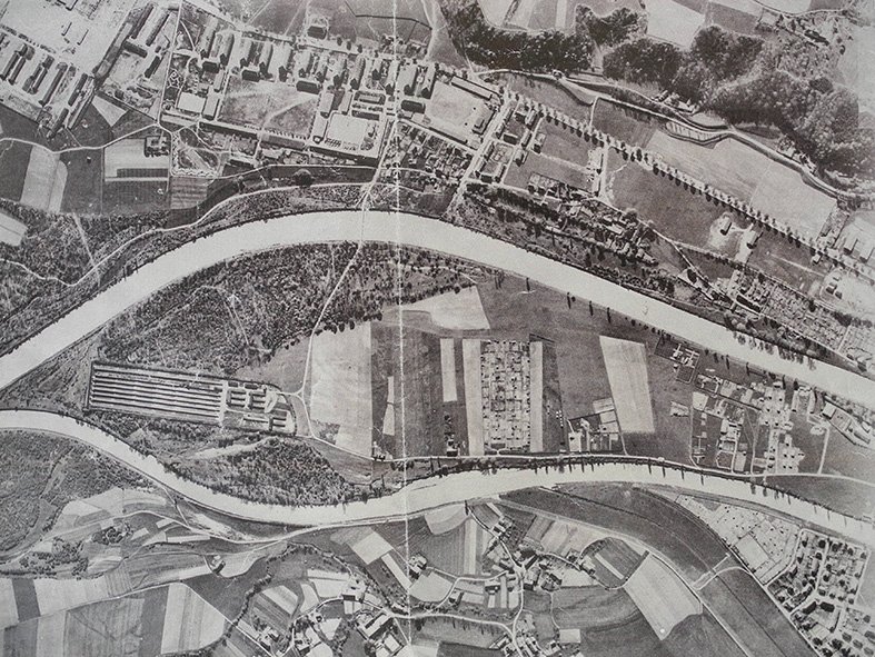 Mitterwöhr im Luftbild alt (Insel mit Schießplatz und Kaserne über der Isar)