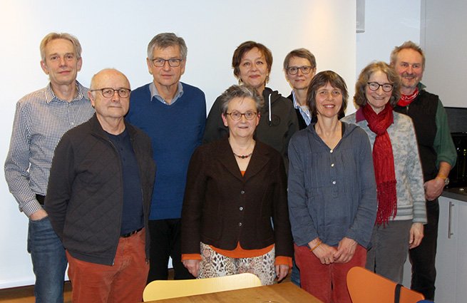 in der hinteren Reihe: Dr. Thomas Keyßner (2. von links), Elke Rümmelein (3. von links) und Hedwig Borgmann (4.von links) mit Maria Bruckbauer von der NaBau (vordere Reihe 2. von links)