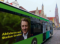 Stadtbus vor Stadtkulisse mit Aufdruck "Abfahren mit Stefan Gruber"