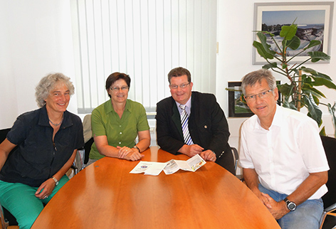 v.l.n.r.: Verena Putzo-Kistner, Rosi Steinberger, MdL, Erster Bürgermeister Dieter Neubauer, Essenbach, Dr. Thomas Keyßner
