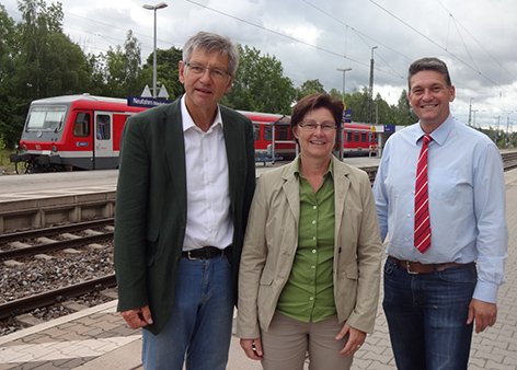 v.l.n.r.: Dr. Thomas Keyßner, Rosi Steinberger, MdL, Erster Bürgermeister Peter Forstner, Neufahrn