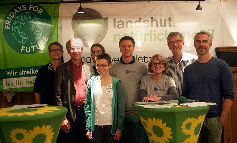 (v.l.n.r.): Vorstandssprecherin Hedwig Borgmann, Prof. Dr. Stephan Pauleit, Lorenz Herdeis und Sarah Schoeps (Fridays for Future) Dr. Christian Thurmaier und Iris Haas (Landshut natürlich mobil), Dr. Thomas Keyßner und Christoph Rabl (Foto: M. Scheuermann)