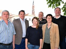 V.l.n.r.: Schatzmeister Robert Steinbauer (Aldersbach), Oberbürgermeisterkandidat Stefan Gruber (Landshut), das neue Vorstandsmitglied und Vertreterin der Grünen Jugend Ostbayern Marlene Schönberger (Adlkofen), Beisitzer Hans Feirer (Simbach), MdL Rosi Steinberger (Kumhausen), Vorstandssprecher Erhard Grundl (Straubing)