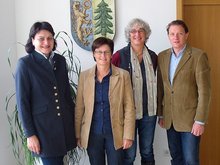 v.l.n.r.: Erste Bürgermeisterin Andrea Weiß, Hohenthann, Rosi Steinberger, MdL, Verena Putzo-Kistner, Stadtrat Stefan Gruber