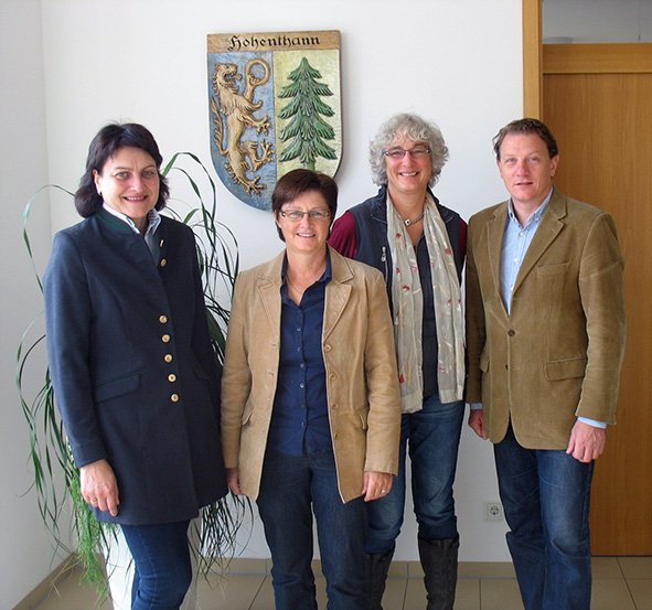 v.l.n.r.: Erste Bürgermeisterin Andrea Weiß, Hohenthann, Rosi Steinberger, MdL, Verena Putzo-Kistner, Stadtrat Stefan Gruber