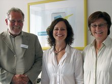 Sigi Hagl und Rosi Steinberger im Gespräch mit Bernhard Brand, Geschäftsführer des Kinderkrankenhauses