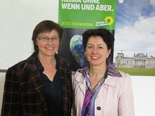 Unsere Landtagskandidatin Rosi Steinberger und die grüne Europaabgeordnete Barbara Lochbihler