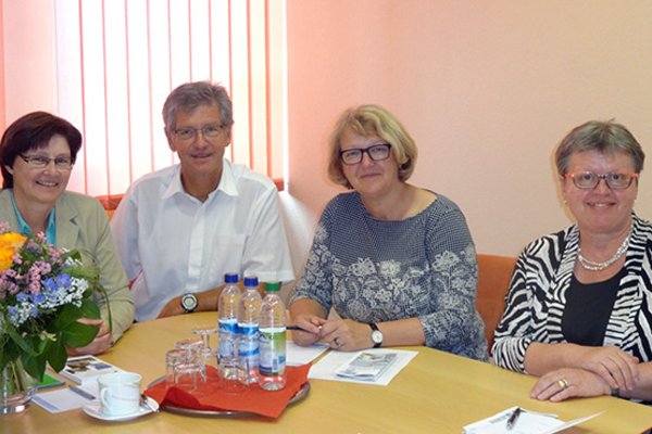 v.l.n.r.: Rosi Steinberger, MdL, Dr. Thomas Keyßner, Erste Bürgermeisterin Luise Hausberger, Baierbach und Erste Bürgermeisterin Katharina Rottenwallner, Altfraunhofen