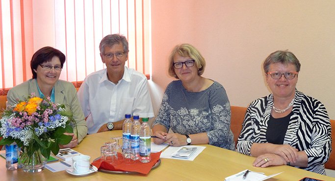 v.l.n.r.: Rosi Steinberger, MdL, Dr. Thomas Keyßner, Erste Bürgermeisterin Luise Hausberger, Baierbach und Erste Bürgermeisterin Katharina Rottenwallner, Altfraunhofen