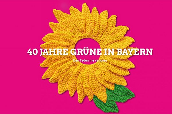 40 Jahre Grüne in Bayern - den Faden nie verloren. Bild mit gestrickter Sonnenblume