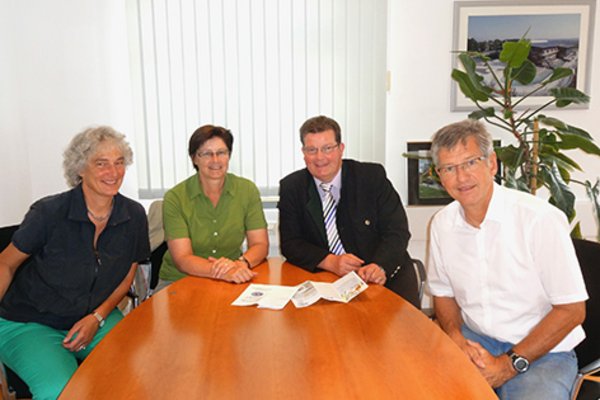 v.l.n.r.: Verena Putzo-Kistner, Rosi Steinberger, MdL, Erster Bürgermeister Dieter Neubauer, Essenbach, Dr. Thomas Keyßner