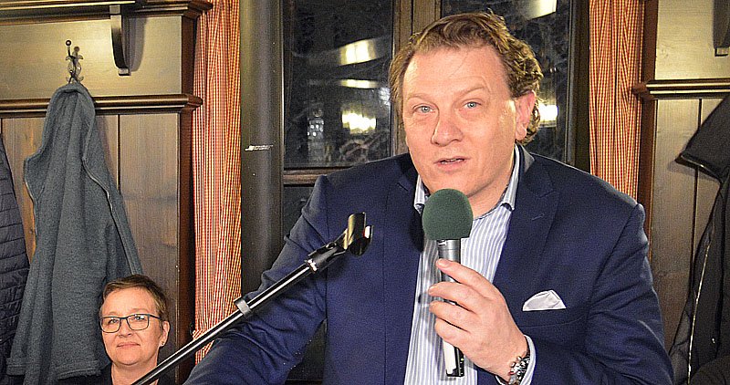 Stefan Gruber, 2016 selbst OB-Kandidat der Grünen, schlug seine Parteikollegin Sigi Hagl zur Kandidatur vor