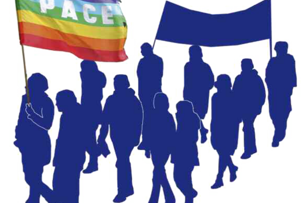 Umrisse von Menschen marschieren mit einer bunten Fahne mit dem Schriftzug "PACE" (Frieden)