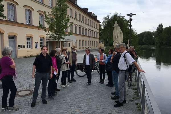Teilnehmer bei der ViertelTOUR: Altstadt am Ufer der Isar beim Bernlochner / Theater