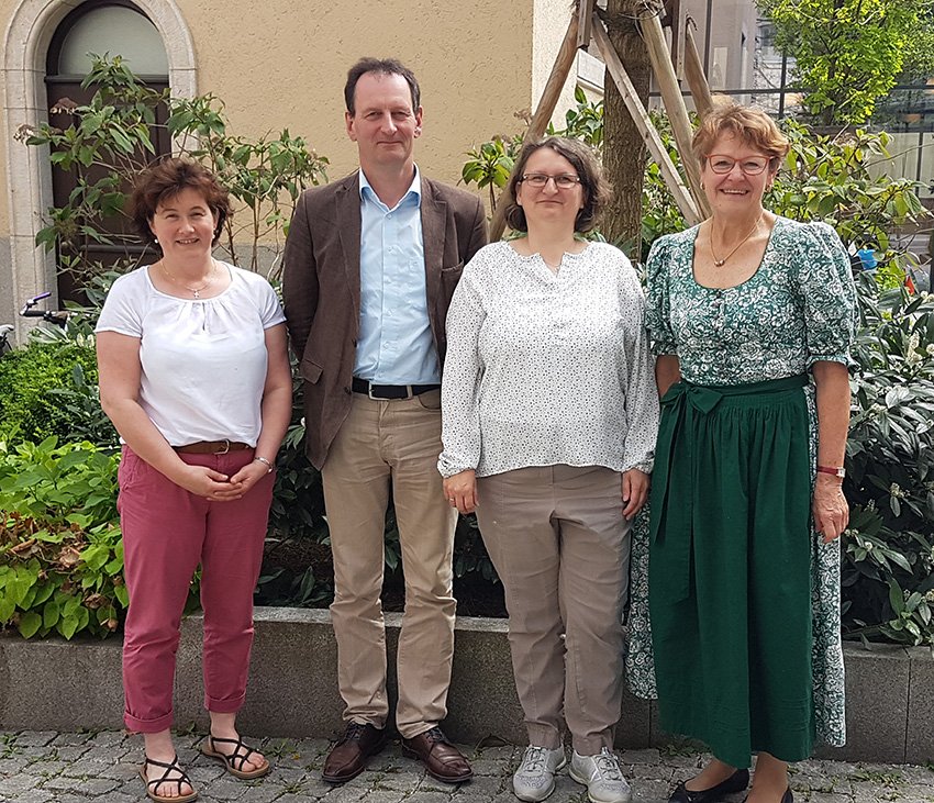 Vorstand (v.l.n.r.): Anni Hindelang, Kassiererin - Wolfgang Scholz, 2. Vorsitzender - Michaela Weiß, 1. Vorsitzende - Dr. Viktoria Lofner-Meir, Schriftführerin