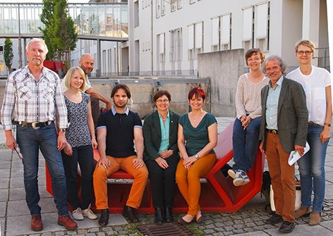 von links nach rechts: Prof. Dr. Hubert Beste, Anja Wiest (wissenschaftliche Mitarbeiterin), Andreas Grüne (Vorstand Grüne Landshut), Dimitrios Zagoudis (wissenschaftlicher Mitarbeiter), Rosi Steinberger (MdL), Petra Reif (Alzheimer Gesellschaft Landshut), Elke Rümmelein (Vorstand Grüne Landshut), Ulli Leiner (MdL), Hedwig Borgmann (Stadträtin)