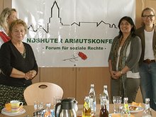 Von links: Christine Lohrey, Johanna Behrens und Angelika Hirsch (Vertreterinnen der Landshuter Armutskonferenz), Ekin Deligöz (MdB), Doris Wagner (Frauenreferentin er Bayerischen Grünen) und Hedwig Borgmann (Sprecherin des Kreisverbandes Bündnis90/Die Grünen Landshut