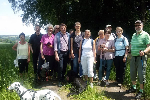 Die Wandergruppe und OB-Kandidat Stefan Gruber auf der 2. Etappe