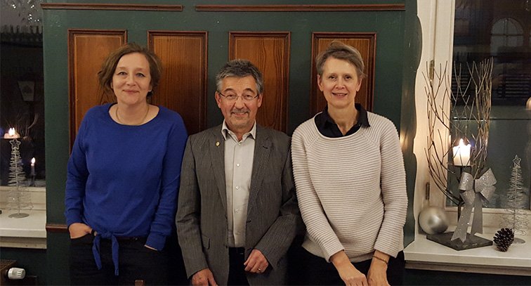 Die Kreisvorsitzenden der Landshuter Grünen Elke Rümmelein (links) und Hedwig Borgmann (rechts) mit Dr. Georg Ohmayer