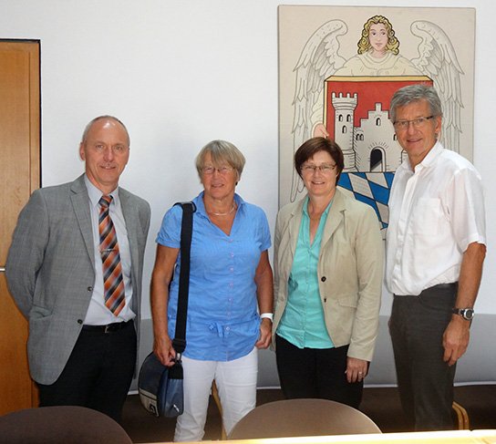 v.l.n.r.: Erster Bürgermeister Josef Reff, Gisela Floegel, Rosi Steinberger, MdL und Dr. Thomas Keyßner